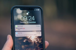 Push notifications could be used to snoop on Google and Apple users, US Senator warns