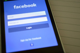 Facebook Criticizes Apple Privacy Policy in Newspaper Ads