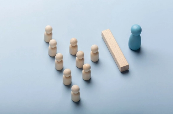 How Can Leaders Effectively Navigate Organizational Changes by 2025?