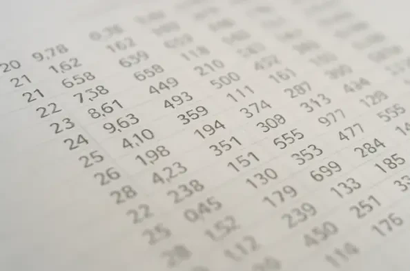 Schwab Restructures Leadership for AI-Driven Strategy